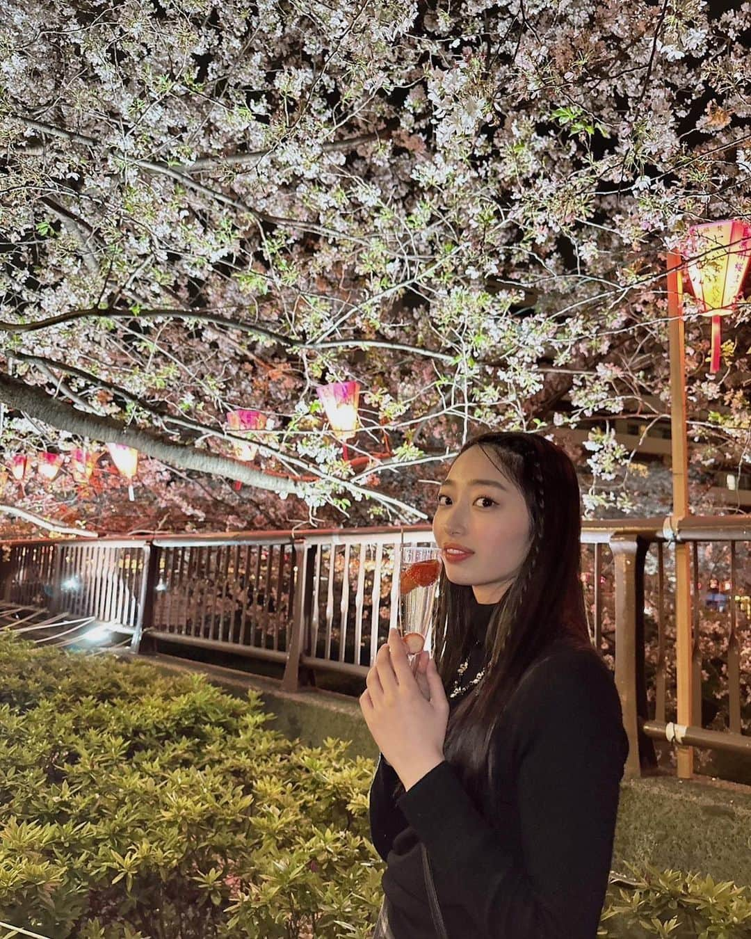 高野渚さんのインスタグラム写真 - (高野渚Instagram)「🌸🍓💗 .  #桜  #目黒川  #🍓 #🌸」4月2日 19時29分 - _takanonagisa_