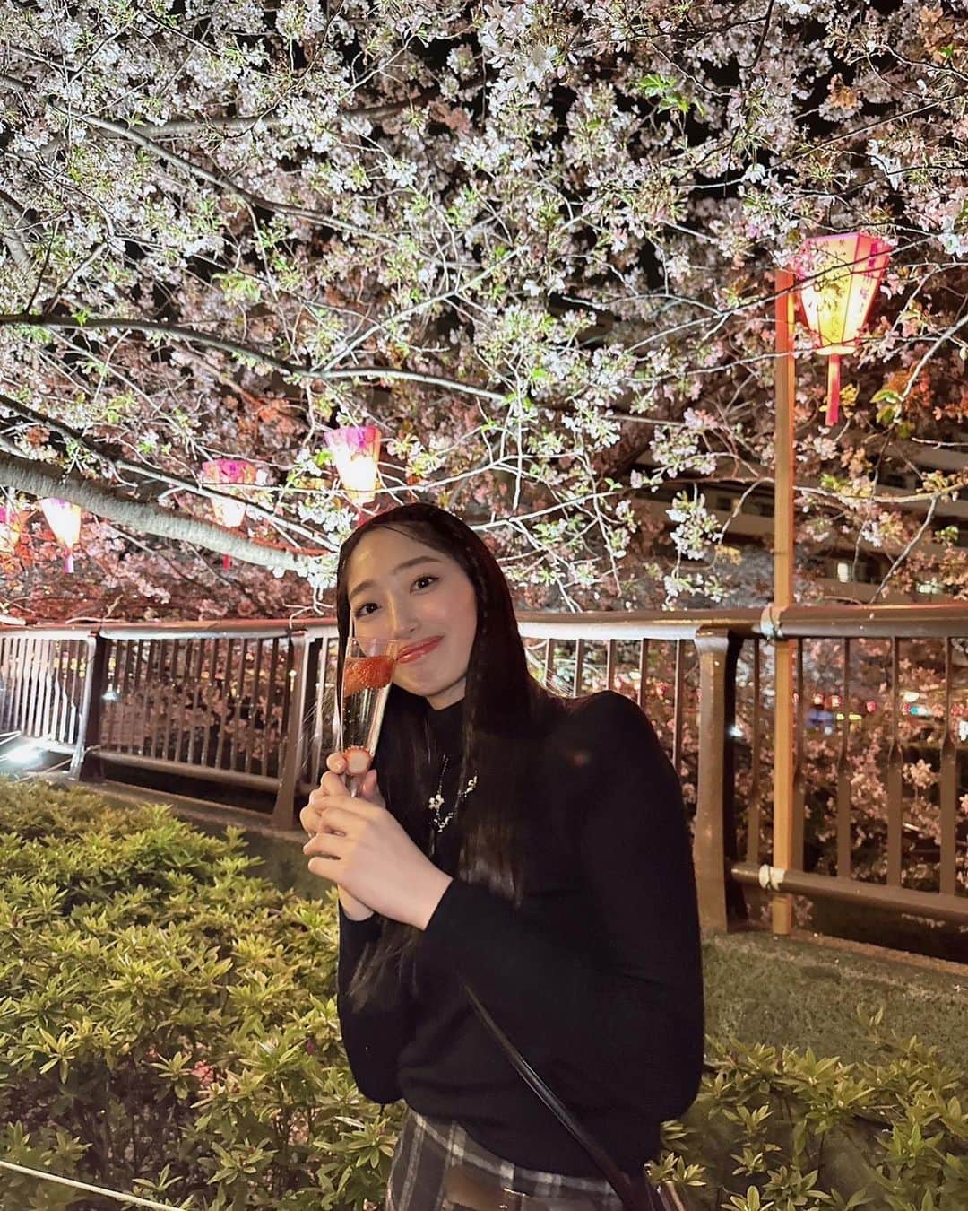 高野渚のインスタグラム：「🌸🍓💗 .  #桜  #目黒川  #🍓 #🌸」