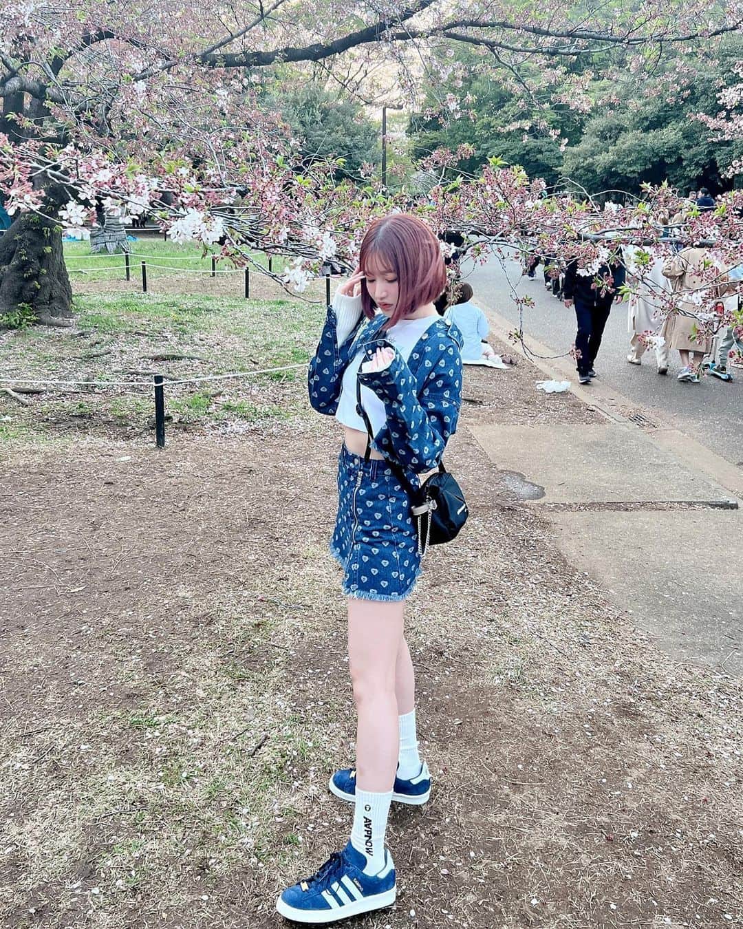 月城まゆさんのインスタグラム写真 - (月城まゆInstagram)「🌸🌸🌸  #sakura #gal #japanesegirl #spring #yoyogipark #bape #abathingape #お花見コーデ #桜 #setup」4月2日 10時39分 - xo_mayu_xo