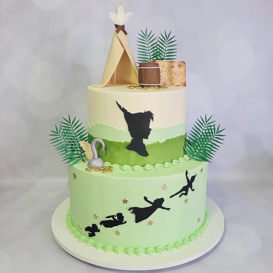 Honey Bee Cakesのインスタグラム：「Peter Pan Cake Silhouettes and leaves by @thekreationstation.915」