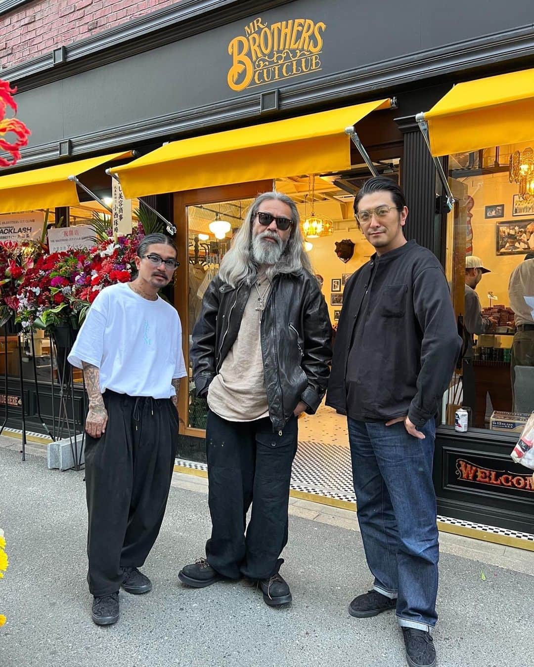 杉原勇武のインスタグラム：「@mr.brothers_cutclub 福岡店オープン。 拘りのある凄く格好良いお店です。 @daisukekomatsu_ くん @mrpotatohead59 くん オープンおめでとうございます㊗️」