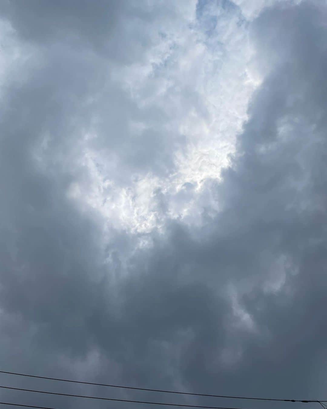 TERUのインスタグラム：「^_^  雨降りませんように！  #音の可視化」