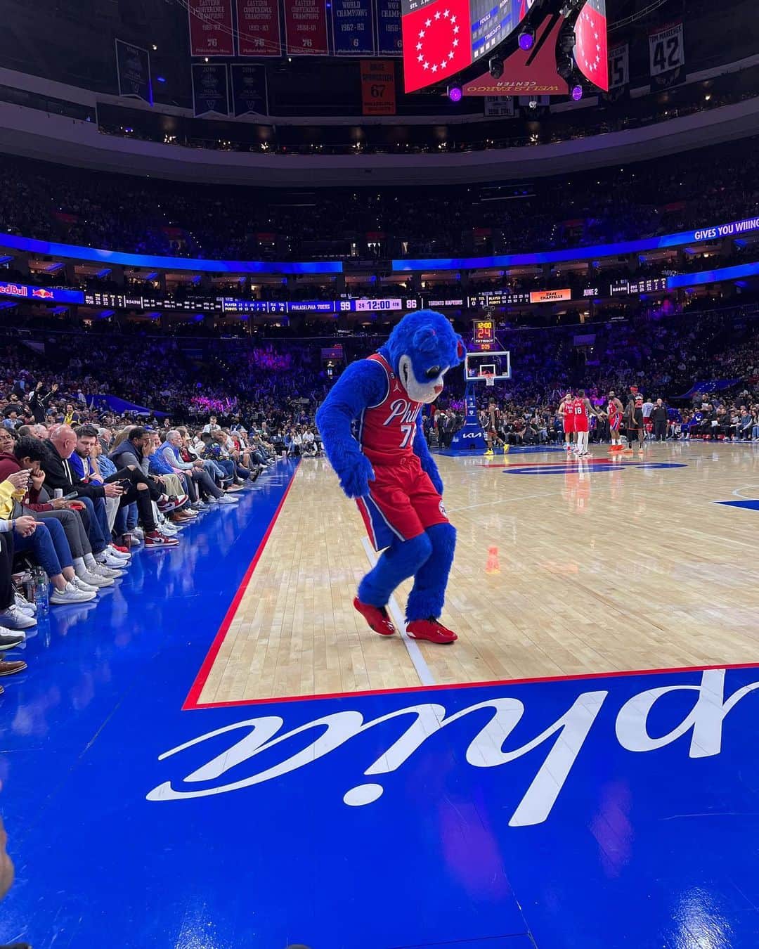 アレックス・ソルジェンテさんのインスタグラム写真 - (アレックス・ソルジェンテInstagram)「Thanks for the night @redbull @sixers 🏀🔥」4月2日 10時59分 - alexsorgente