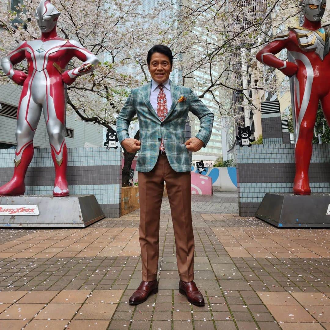 峰竜太のインスタグラム：「#アッコにおまかせ #jacket #tagliatore #shirt #yamatoyashirt #tie#tomorrowland #pants#zanella #shoes #santoni」
