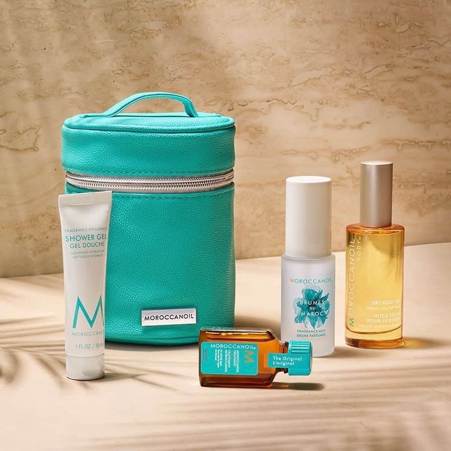Moroccanoilさんのインスタグラム写真 - (MoroccanoilInstagram)「Glow from head to toe.✨ The Dive Into Hydration set is available at @sephora and includes four essentials for maintaining silky soft hair and skin. Perfectly sized for travel or trial! What’s inside: 🛁 Shower Gel Fragrance Originale  🌟 Moroccanoil Treatment  🌊 Hair & Body Fragrance Mist ☀️ Dry Body Oil」4月2日 11時13分 - moroccanoil