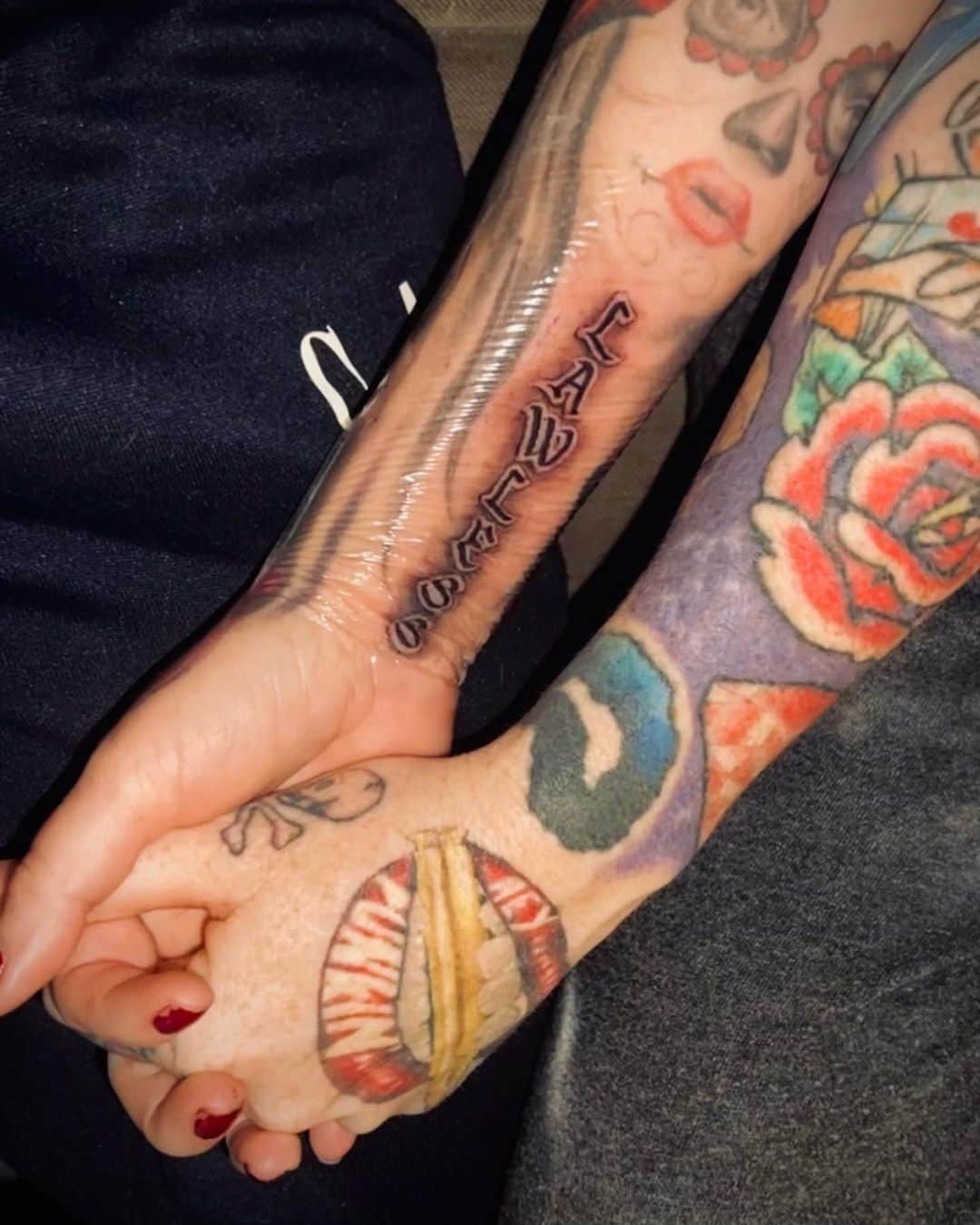 ジェナ・ジェイムソンさんのインスタグラム写真 - (ジェナ・ジェイムソンInstagram)「Tattoos have power… my love —-> @jessi_lawless @joeyhamiltontattoo <— artist」4月2日 11時15分 - jennacantlose