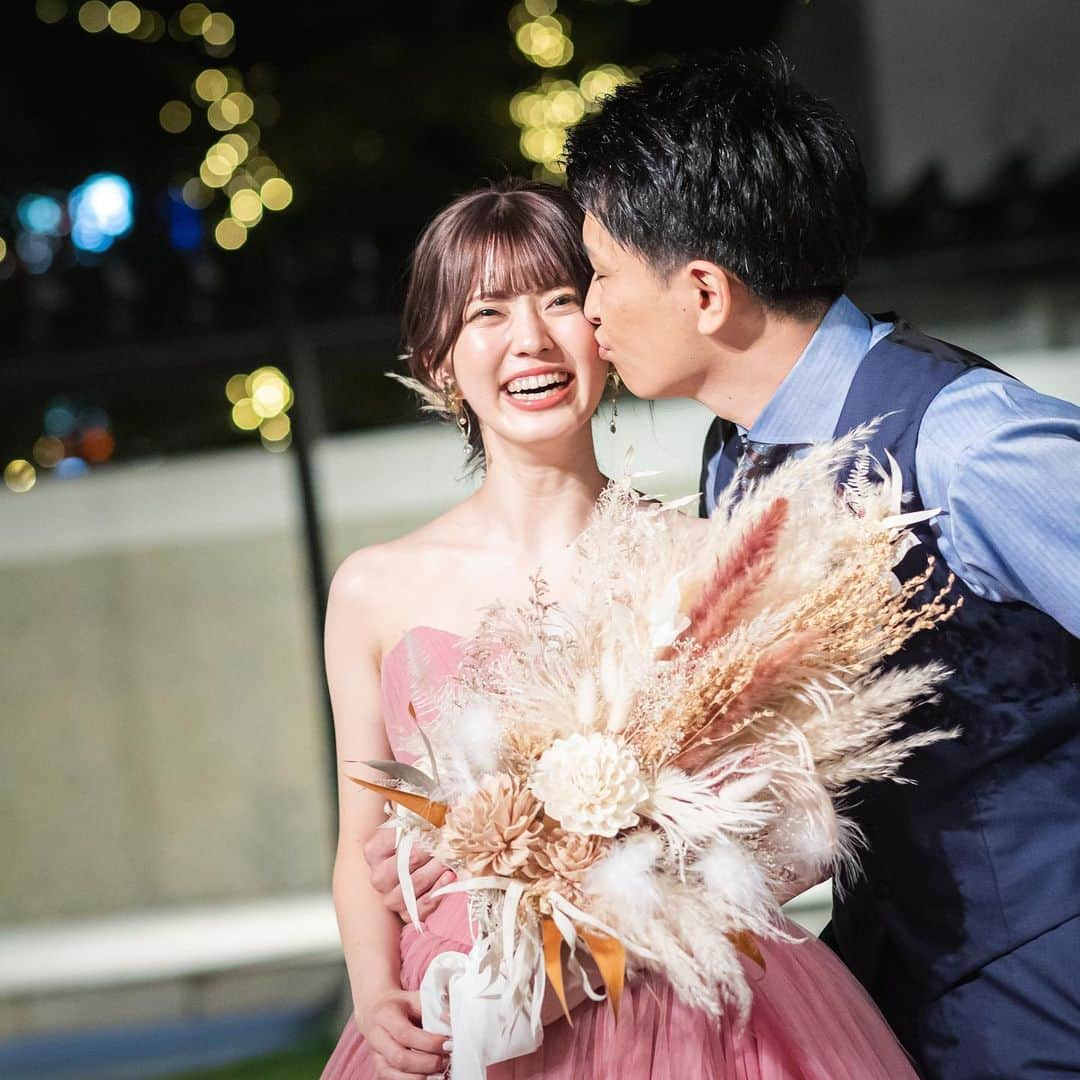 結婚式場ブランレヴュー宇都宮アクアテラスさんのインスタグラム写真 - (結婚式場ブランレヴュー宇都宮アクアテラスInstagram)「・ \煌めくナイトガーデン/ ブランレヴューのナイトガーデンは イルミネーション煌めく ロマンチック空間に大変身✨  お写真映え間違いなし！  印象に残るウエディングフォトを 残すことができます☺︎  . . 𖥧 𖥧 𖧧 ˒˒. . 𖡼.𖤣𖥧 ⠜ . . 𖥧 𖥧 𖧧 ˒˒. . 𖡼.𖤣𖥧 ⠜ ⁡ 公式HPでは、 スタッフブログやウェディングレポートなど 様々な情報を記載中*♪。 ⁡ @blancrevue_wedding  プロフィールリンクよりとべます♪ ⁡ 要チェックです✎ᐝ ⁡ #ブランレヴュー宇都宮アクアテラス#ブランレヴュー #栃木結婚式場#栃木花嫁#宇都宮結婚式場#宇都宮花嫁#dearswedding#dears花嫁 #プレ花嫁#全国のプレ花嫁さんと繋がりたい #日本中のプレ花嫁さんと繋がりたい #ウエディングドレス#ウエディングケーキ #ウエディングフォト#ウエディングブーケ  #ナイトガーデン  #ガーデンウェディング  #ガーデン #ガーデンウエディング」4月2日 11時30分 - blancrevue_wedding