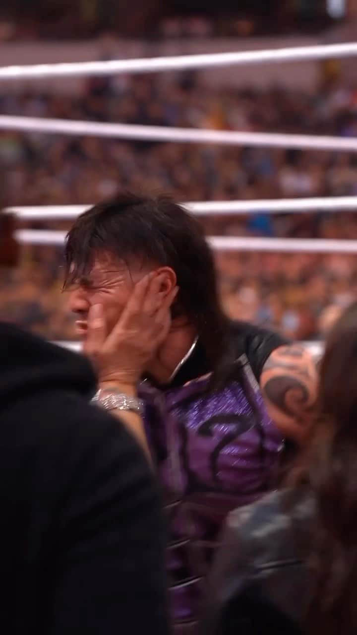 のインスタグラム：「Mom’s tired of @dominik_35’s attitude! 👋💥 #WrestleMania」