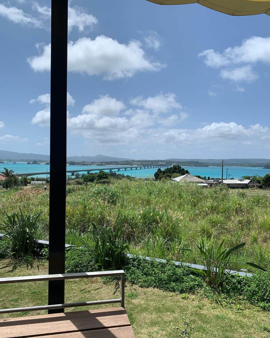 のインスタグラム：「🌞 快晴！！！ 古宇利島日和で御座います♪ . 混み合う事が予想されますので 余裕を持っての ご来店を宜しくお願い致します🙇‍♂️ .  . We are open!  Lunch time 12:00〜15:00 Cafe time 15:00〜16:00 closed 16:30  Dinner time(we/thu=休み) à la carte menu〜 18:30〜20:00last entry food last 21:00 drink last 21:30 close 22:00  ＊木曜日定休日」