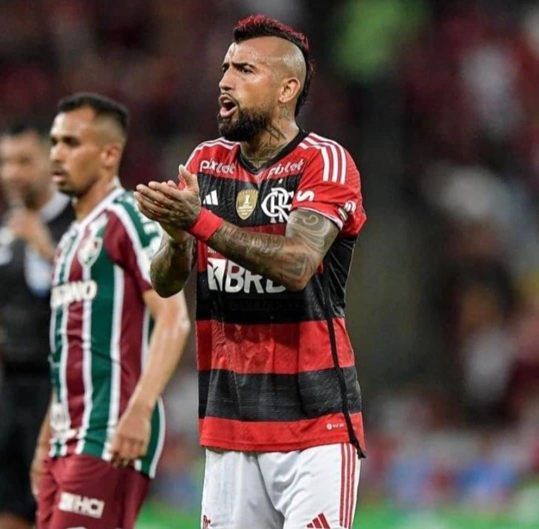 アルトゥーロ・ビダルさんのインスタグラム写真 - (アルトゥーロ・ビダルInstagram)「Seguimos por mas carajo!!!💪🏽👍🏽👏🏽 isso aqui é @flamengo ❤️🖤⚽️⚽️」4月2日 11時54分 - kingarturo23oficial