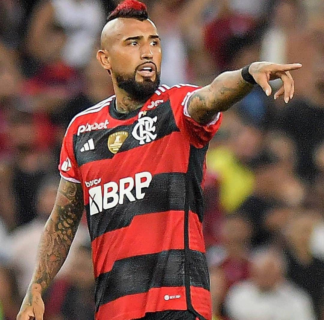 アルトゥーロ・ビダルさんのインスタグラム写真 - (アルトゥーロ・ビダルInstagram)「Seguimos por mas carajo!!!💪🏽👍🏽👏🏽 isso aqui é @flamengo ❤️🖤⚽️⚽️」4月2日 11時54分 - kingarturo23oficial