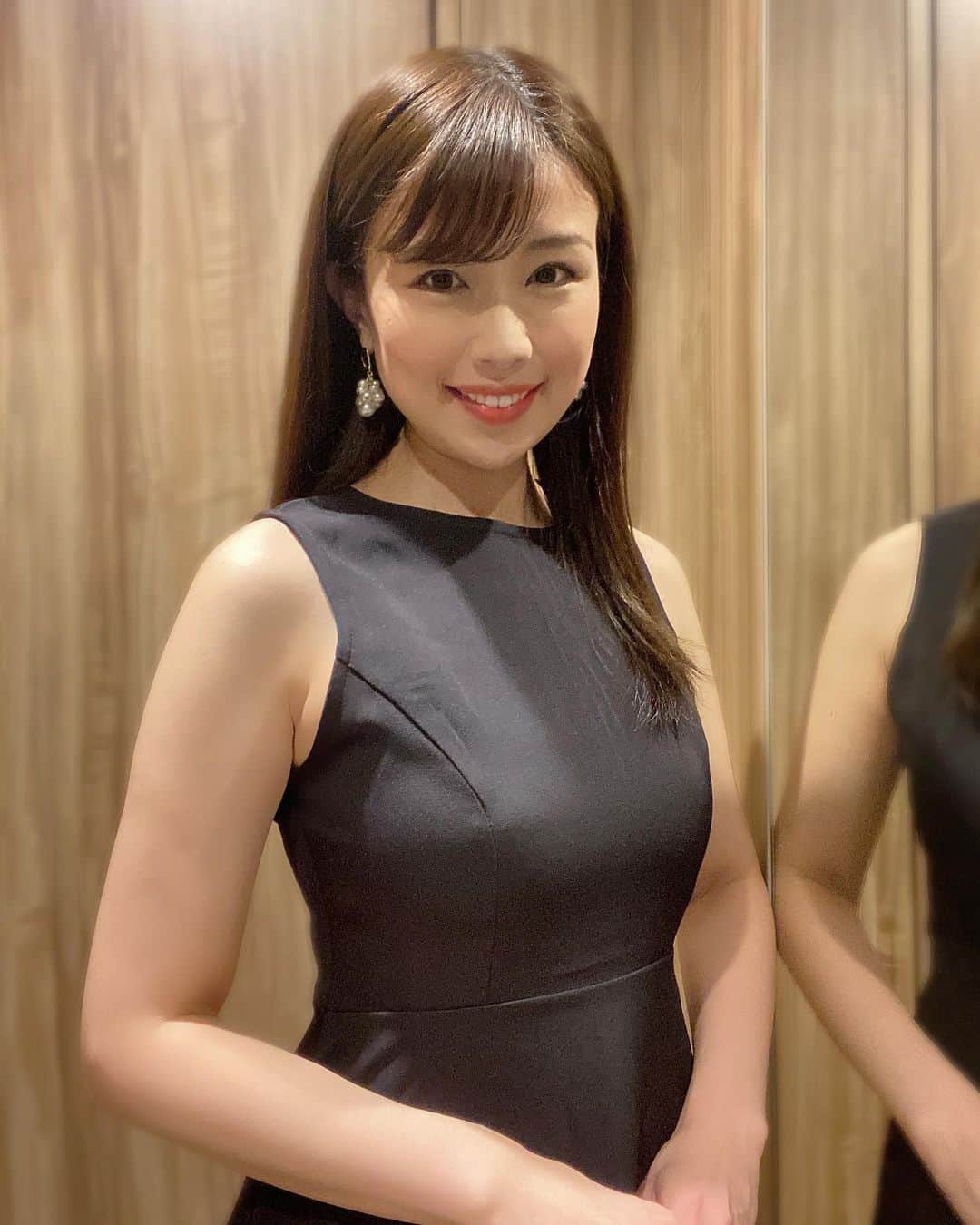 道岡桃子のインスタグラム：「今日の衣装🔥  ムチムチが加速している気も…？  黒で着痩せ効果を狙います！💪  P.S.40,000人突破しましたーーー！！ いつもありがとうございます💕  #ワンピース  #タイトワンピース  #ワンピースコーデ  #アナウンサー  #アナウンサー衣装 #ぽちゃコーデ  #SHEIN  #SHEINforAll #ad ID: 12913907 coupon:JPSMF025」