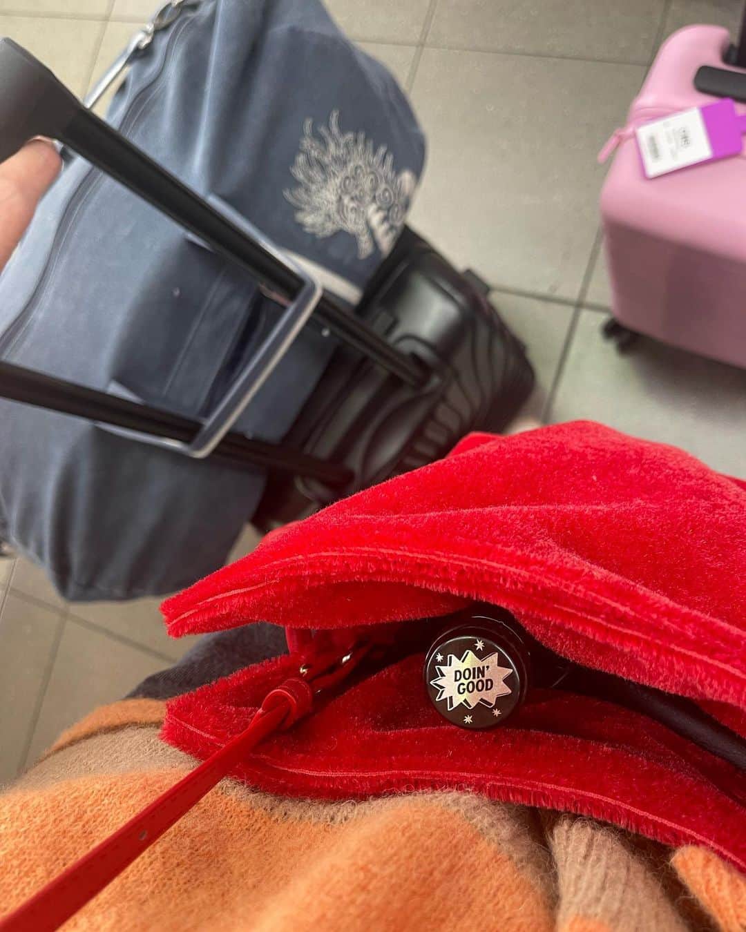 のインスタグラム：「Quick Byron visit ✅ Now back to the rain 🌧️」