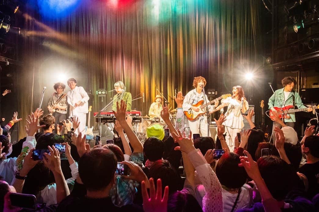 砂川一黄さんのインスタグラム写真 - (砂川一黄Instagram)「4月1日 (土)渋谷WWW 『TOUR "emotional girl, emotional boy"』  Czecho No Republic×フレンズ  声出し解禁で、久々にみんなの声をガッツリ聞けて入場した時から感極まってしまった… みんなで歌って笑って、とても楽しい夜でした!  フレンズの皆様ありがとうございました! グルービーでハッピーな最高のライヴでした みんな優しくて大好きです もっと飲みたかったなー!  ツアー残り名古屋と大阪 お待ちしてます!!!  photo: @manako_photography   #czechonorepublic #フレンズ」4月2日 12時20分 - sunagawa_cnr
