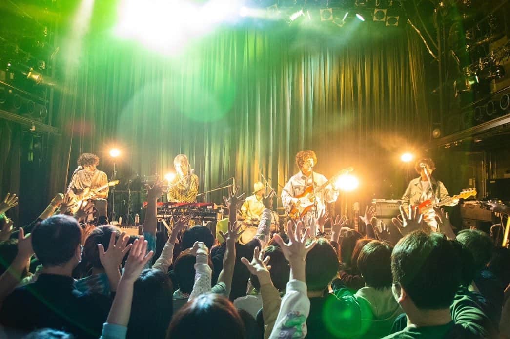 砂川一黄さんのインスタグラム写真 - (砂川一黄Instagram)「4月1日 (土)渋谷WWW 『TOUR "emotional girl, emotional boy"』  Czecho No Republic×フレンズ  声出し解禁で、久々にみんなの声をガッツリ聞けて入場した時から感極まってしまった… みんなで歌って笑って、とても楽しい夜でした!  フレンズの皆様ありがとうございました! グルービーでハッピーな最高のライヴでした みんな優しくて大好きです もっと飲みたかったなー!  ツアー残り名古屋と大阪 お待ちしてます!!!  photo: @manako_photography   #czechonorepublic #フレンズ」4月2日 12時20分 - sunagawa_cnr