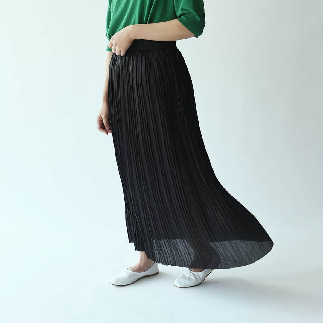 Bshop officialさんのインスタグラム写真 - (Bshop officialInstagram)「roberto collina Pleats skirt ¥31,900  #robertocollina #23SS #skirt #bshop」4月2日 12時30分 - bshop_official