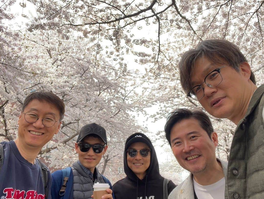 イム・ホさんのインスタグラム写真 - (イム・ホInstagram)「#벚꽃놀이 #꽃중년? #얼마만에 #즐거운봄나들이」4月2日 12時35分 - limho_official