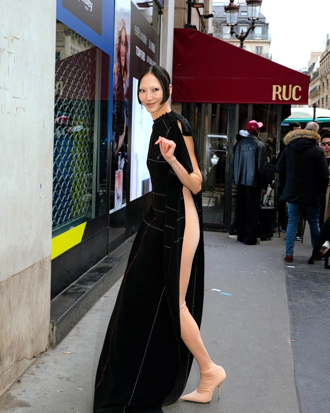 가로수길 , Seoulさんのインスタグラム写真 - (가로수길 , SeoulInstagram)「Paris Fashion Week  Thx @soojmooj ✨  발렌시아가 쇼장에서 모델 수주님」4月2日 12時42分 - jaylim1