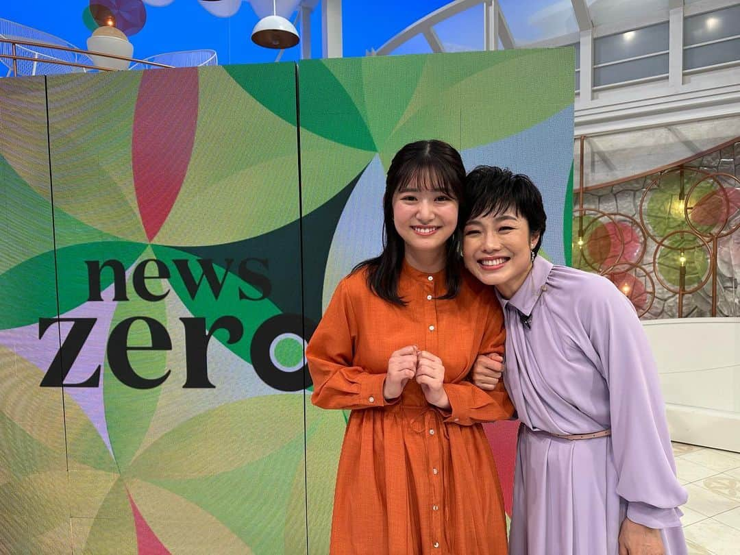 村上なつみさんのインスタグラム写真 - (村上なつみInstagram)「遅くなってしまいましたが、金曜日news zeroを卒業しました。  2年半前、右も左もわからない大学生を1人の気象予報士として迎えてくださった皆様、本当にありがとうございます。晴れの日も雨の日も、雪の日も台風の日も、天気を予想して伝えることの楽しさと難しさ、両方を常に肌で感じました。ただ、周りの方に支えられながら本当に大きく成長できたと思います。ありがとうございました。  そして、4年間お世話になったセント・フォースも退所しました。4月からは社会の一員として、これまで学んできたことを存分に活かしていきたいと思います！SNSはこのまま続ける予定なのでそっと見守って頂けると嬉しいです😊」4月2日 13時17分 - natsumi__murakami