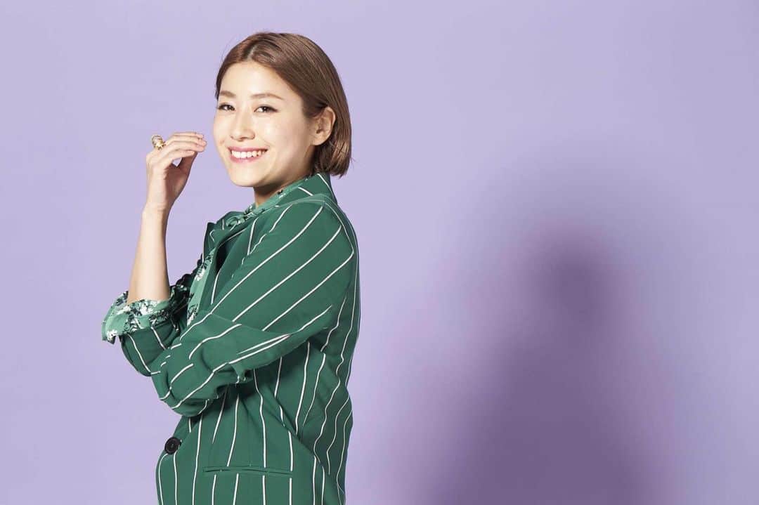 IMALUのインスタグラム：「今日から、新しいラジオ番組が始まります！  テーマはなんと🧍🏻‍♀️性教育🧍🏻  DJは私IMALU。オーガナイザー、そしてご意見番としてたまに出演してくださるのが90年代からフェムケアグッツを販売しているLOVE PIECE CLUBの北原みのりさん( @minorikitahara )スポンサーはドイツのプレジャートイブランド「ウーマナイザー」( @womanizerglobal )です！  数年前、私のポッドキャスト番組「ハダカベヤ」を始めてから、様々な出会いがあり、性教育に関しての意識もどんどん高くなっていきました。性教育ってとっても大事なことなのに、なぜか話ずらい。私自身「ハダカベヤ」を始めた大きなきっかけは、性教育に対する自分の知識の無さでした。未来の子供達のため、同世代の悩める女子のため、何かに役立てる番組になれば嬉しいですし、女性だけではなく、どんなジェンダーも年齢も、関係なく聞いて頂けたら何より嬉しいです！みんなで楽しく性教育を学んでいきましょう〜！  📻番組詳細📻  「バイエルンから愛を込めて〜わたしたちの眠れない夜に〜 」 FM FUJIにて毎週日曜19:30〜20:00放送。  FM FUJI届かないという方は・・・！ポッドキャストとしても配信する予定ですので、全国どこでも聞けます。アップしたらストーリーズにリンク貼っておきます😄」