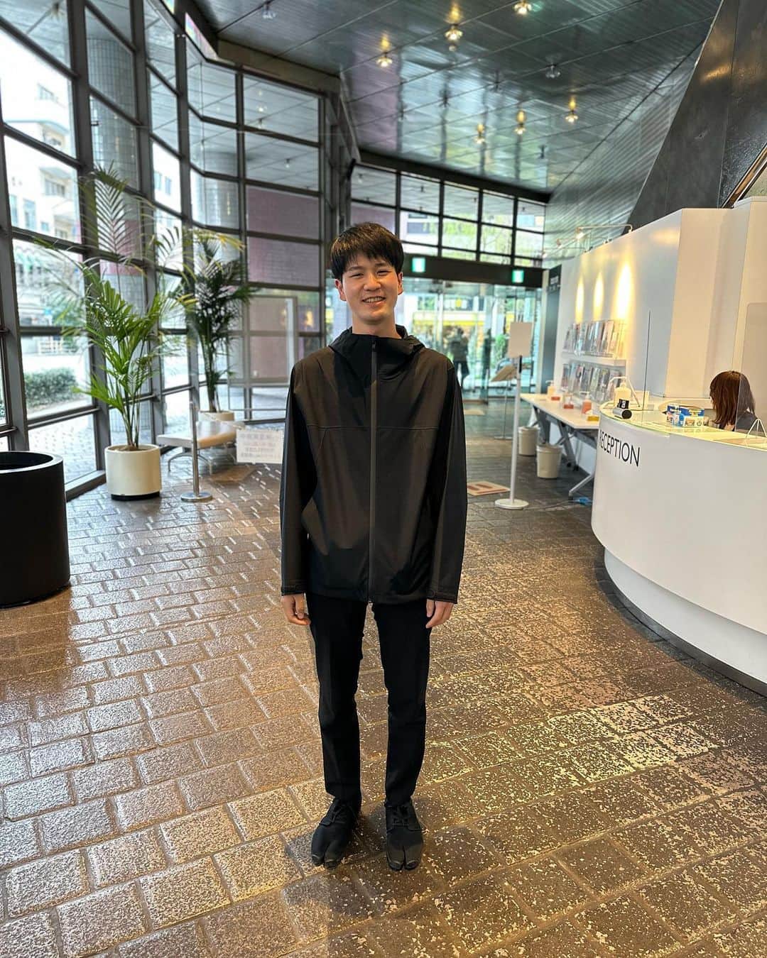 西田善太のインスタグラム：「フォトグラファーのかつお、こと仁科勝介くんがしばしの別れの挨拶に。かつおは日本全国の市町村を巡り、写し取るためにまた旅立つのだ🥹しかも今度は合併以前を辿る2000以上の旧市町村を巡るので3年近くかかる！行ってらっしゃい、かつお📷。想像できないほどたくさんの人に会ってきてね、見てきてね🥹  #かつお」