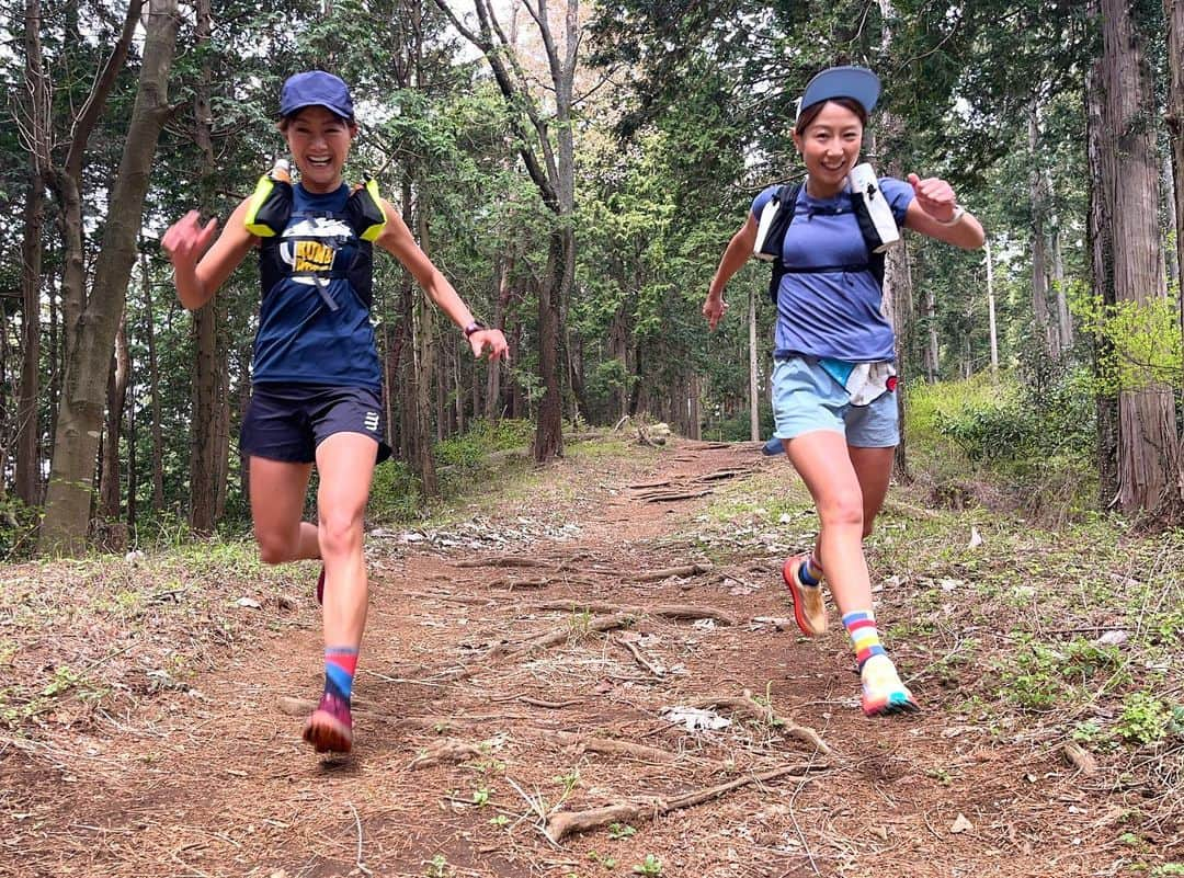 福島和可菜さんのインスタグラム写真 - (福島和可菜Instagram)「TRAILー🌳🌳🌳  最高です☀️☀️☀️  2枚目の写真、舞ちゃん浮いとるー🤣  やっぱ走るって楽しい😆  #浮遊少女 #in #TRAIL #Love #running #最高です #sports #outdoor #smile #山 #mountain #トレラン #走る #runandbeer #福島姉妹 #sister #姉妹 #ロード #ありがとう #タンクトップ #🏃‍♂️ #🏃‍♀️ #⛰ #☀️ #✨ #❤️ #💖 #🍺 #🌳 #👟」4月2日 13時50分 - fukushimawakana