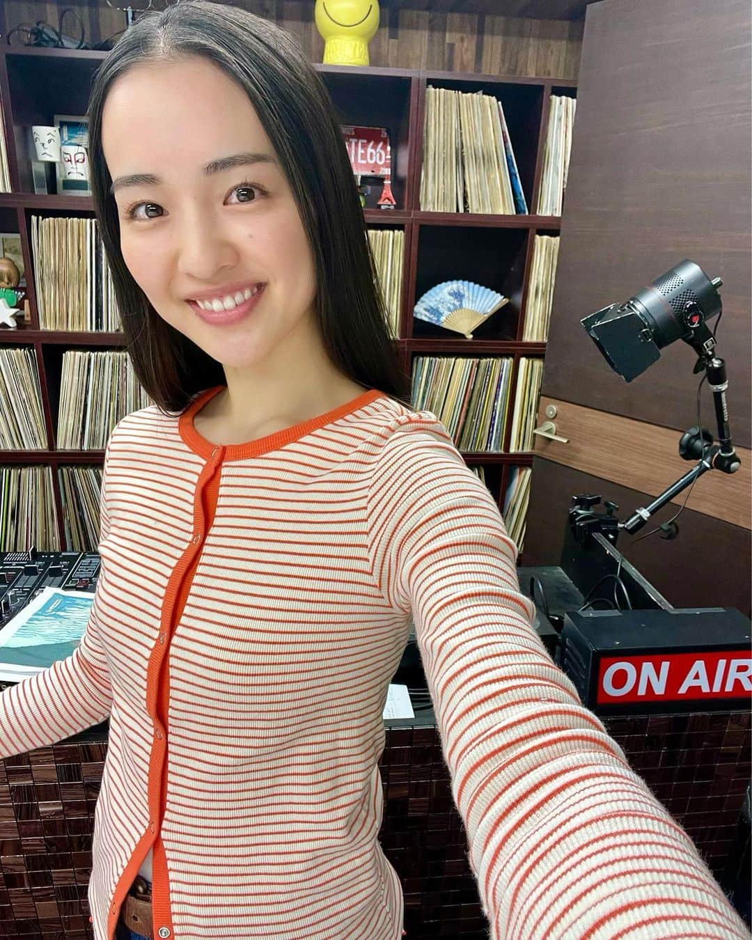 坂野志津佳のインスタグラム：「明日は「こだわりナビ」放送日です📺✨ ⁡ ⁡ ４月３日(月)　15：05頃 テレビ朝日「こだわりナビ」 ⁡ 明日は美味しい情報をお届けします😘 ⁡ ぜひ見てねー♪ ⁡ ⁡ ⁡ #テレビ朝日 #こだわりナビ #フジパン」