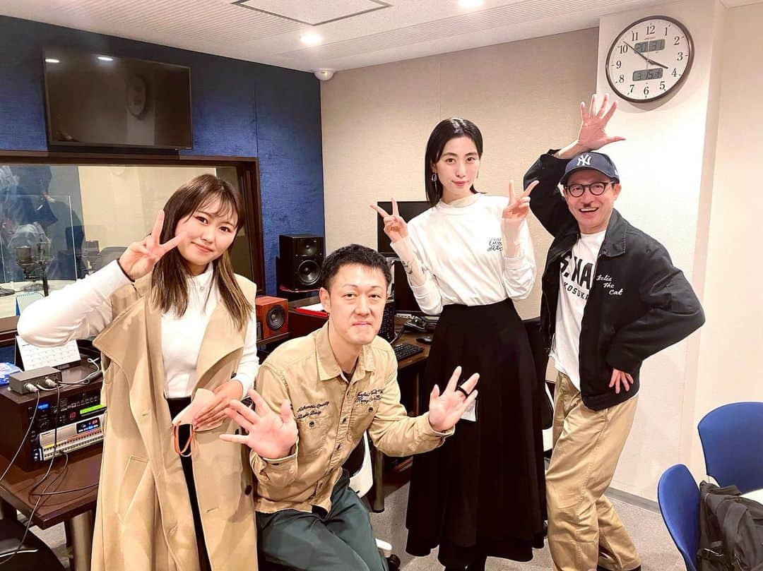 丹生美保のインスタグラム：「.  本日、 4月2日(日) 17:00-17:30 FM FUJI 【MAIKOとジョニ男のめちゃトラサンデー】 に出演します◎  .  多分前回の出演から15ヶ月ぶり🐼 多分絶対告知あります🐼  https://radiko.jp/share/?t=20230402170000&sid=FM-FUJI  東京にお住まいやエリア外の方はradikoのラジコプレミアム エリアフリーに登録すればクリアに聴けます📻 是非宜しければ是非、お聴きください  .  .  .  .  .  . 🪡 #カンコンキンシアター #ラジオ #radio #radiko #shooting #trend #fyp #photography  #camera #portrait #fashion #coordinate #code #todayful #ootd #japan #tokyo #model #instagood #photoofthedays #instadaily #webstagram #instacool #followme」