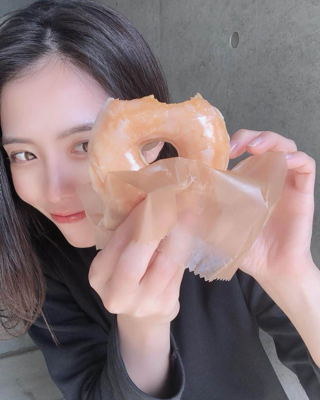 浦田麻緖さんのインスタグラム写真 - (浦田麻緖Instagram)「ドーナッツ🍩な休日(*´ч`*)(*´～｀*)ŧ‹"ŧ‹"ŧ‹"  @higuma_doughnuts  さんのドーナツは、もちもちふわふわ🐻  #higumadoughnuts  #ドーナツ #美味しいドーナツ #もちもち #ふわふわ #おやつ #yummy  #ヒグマドーナツ」4月2日 14時24分 - mao.urata