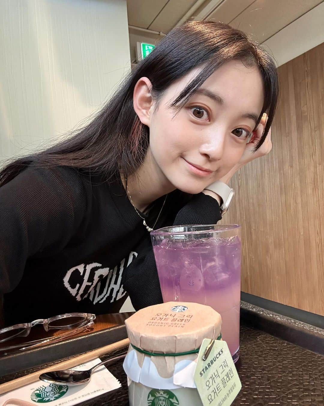 山崎美月さんのインスタグラム写真 - (山崎美月Instagram)「🕊  今までで1番好きな飲み物 スタバのライラックブロッサムティー🌸💕」4月2日 19時54分 - mitsu__0817