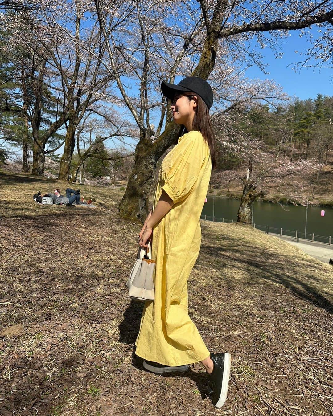 小林礼奈さんのインスタグラム写真 - (小林礼奈Instagram)「黄色いワンピース… 春ってかんじがするなあ。」4月2日 14時33分 - kobayashi_ayana0218
