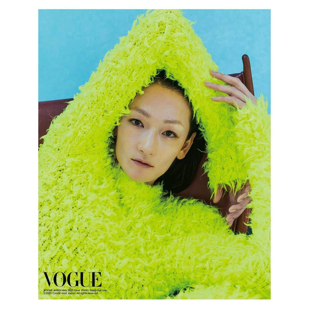 冨永愛さんのインスタグラム写真 - (冨永愛Instagram)「⁡ New work for @voguejapan Cover story ⁡ 先日インスタで皆さんからの質問を募った答えが、Vogue webにて公開されています 全ての質問には答える事ができませんでしたが、沢山のご質問ありがとうございました❤︎ ⁡ Photographer: Sanghun Lee Stylist: Tomoko Kojima  Hair: Asashi  Makeup: Yuka Washizu Prop Stylist: Haruka Kogure  Vogue Japan Head of Editorial Content: Tiffany Godoy  Editors: Emi Kameoka ⁡ #vogue #voguejapan」4月2日 14時33分 - ai_tominaga_official