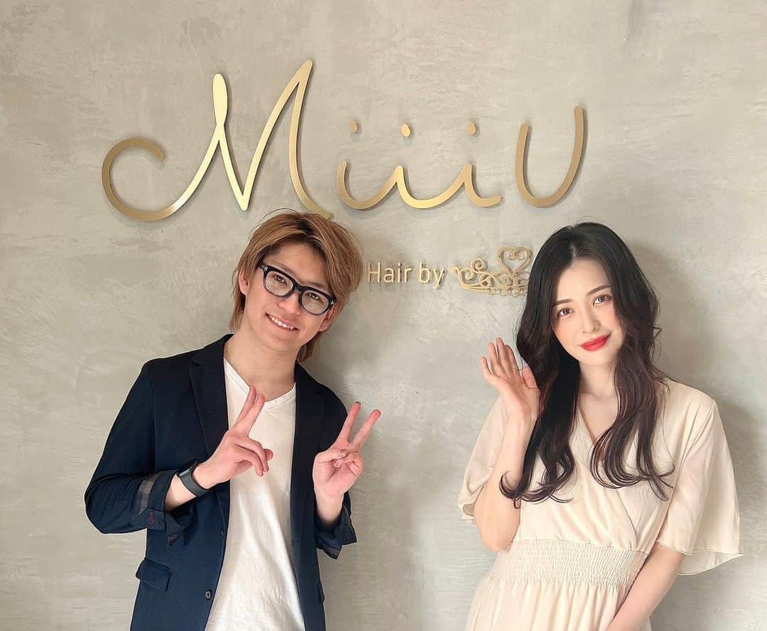 のインスタグラム：「山形県天童市の美容室 miiiu @miiiu_1111 さんの撮影をさせて頂きました❣️ 店内は半個室でとってもおしゃれ‼️（画像なくてすみません🤣） 入り口には since me @since.me.acc さんのアクセサリーも販売しています☺️ ヘアケア商品とアクセサリーも頂きましたが、また別ポストで投稿します☺️ ありがとうございました‼️ . #山形県 #天童市 #美容室 #天童美容室 #miiiu #山形県天童市」