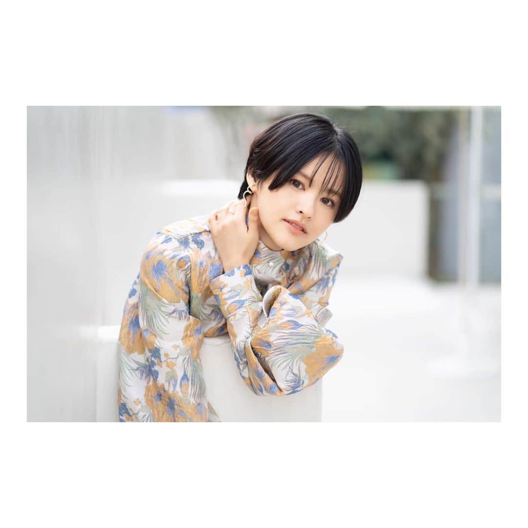昆夏美のインスタグラム：「. 4月が始まりましたね☺︎ . 今月もシアターオーブにて #マチルダ をお届けしていきます！ たくさんの方に観ていただけますように☺︎ . . . カレンダーも4月からスタート🌸 毎月皆様の日常のお供に していただけたら嬉しいです！」