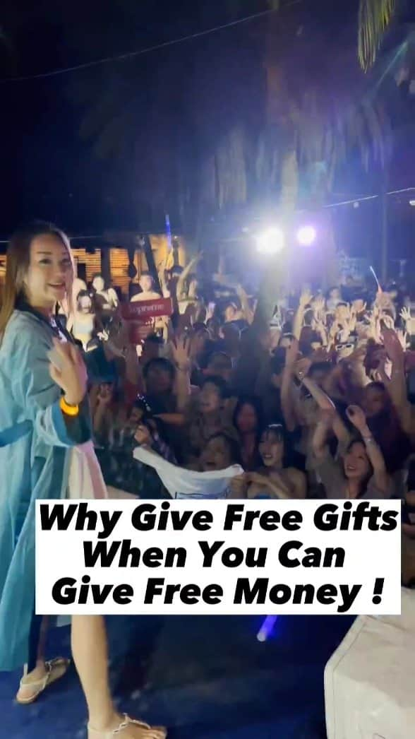 Nicole Chenのインスタグラム：「NICOLE CHEN 🤑🤑 Money GUN 🔫 "Why Give Free Gifts , When You Can Give Free Money!  A DJ that Gives Back to her Community! " Singapore Songkran Version #moneygun #NICOLECHENMONEYGUN #edmparty #musicfestival #songkran They shoot water , I shoot Money ! 💸💸 Real Money! $500 this round!  #singaporereels Hair @insta_hair_sg  Eyelash and eyebrown @kreativebeaulab  Party @hotxentertainment Location : @sandbarsingapore Music : Soundcloud.com/nicolechen」