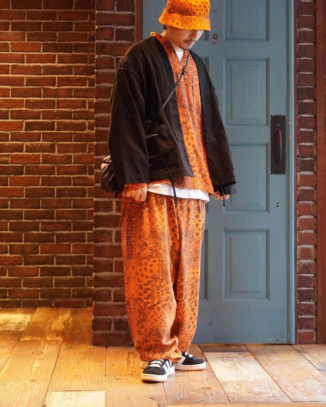 ARKさんのインスタグラム写真 - (ARKInstagram)「TIGHTBOOTH  POPPY HANTEN ￥30,800- (tax  in)  PAISLEY L/S OPEN SHIRT ￥29,700- (tax  in)  PAISLEY BALLOON PANTS ￥30,800- (tax  in)  #tightbooth #tightboothproduction  @arknets_jp_official」4月2日 15時07分 - ark_utsunomiya