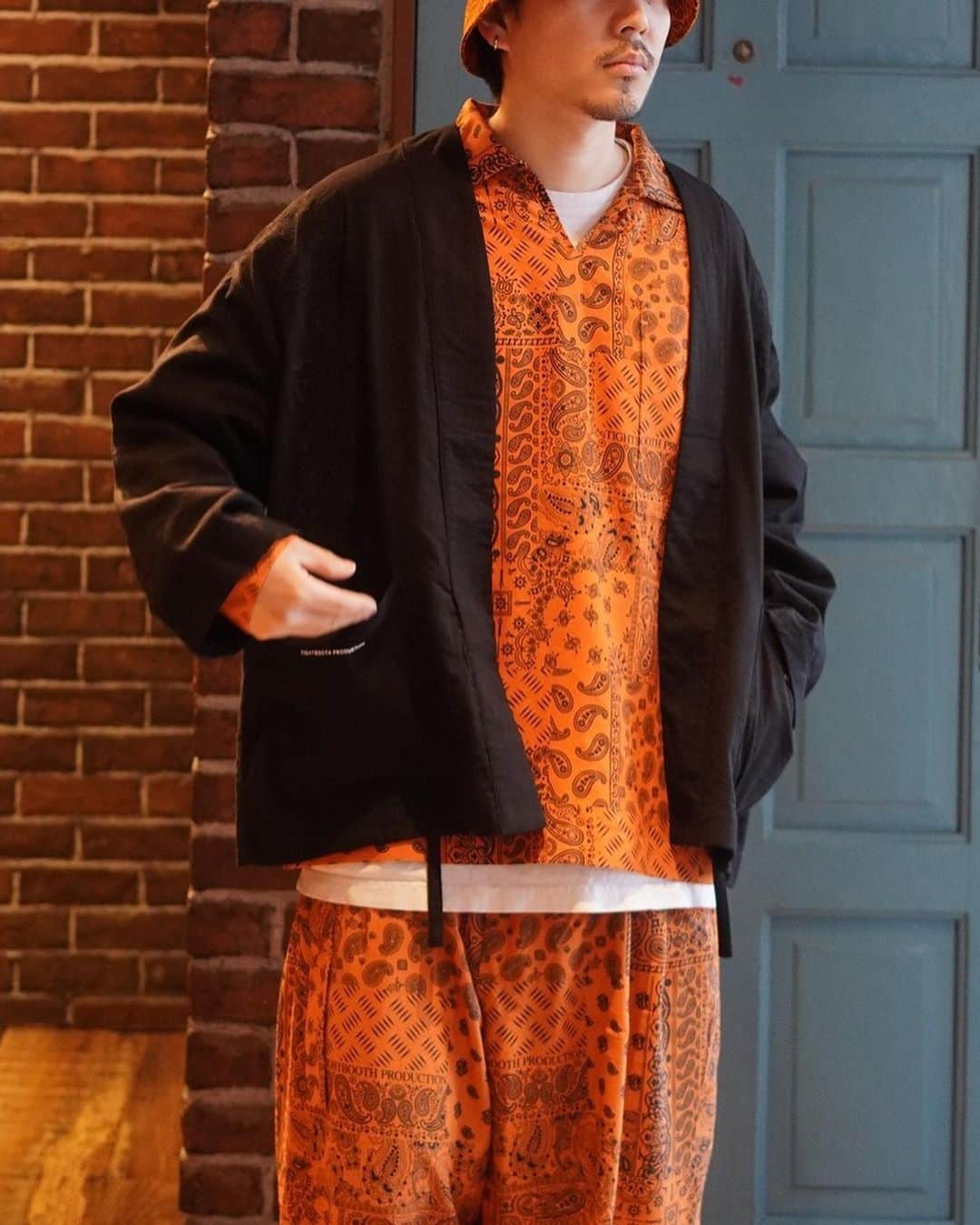 ARKさんのインスタグラム写真 - (ARKInstagram)「TIGHTBOOTH  POPPY HANTEN ￥30,800- (tax  in)  PAISLEY L/S OPEN SHIRT ￥29,700- (tax  in)  PAISLEY BALLOON PANTS ￥30,800- (tax  in)  #tightbooth #tightboothproduction  @arknets_jp_official」4月2日 15時07分 - ark_utsunomiya