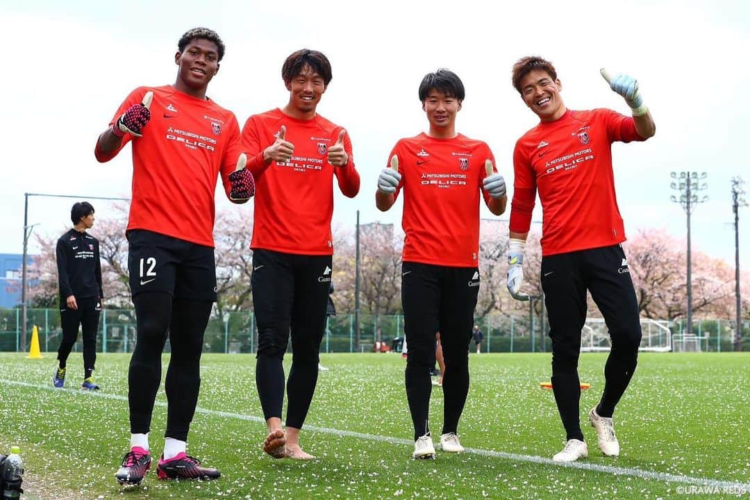 西川周作のインスタグラム：「TEAM GK💪💪💪 良いトレーニングでした⚽️  #浦和レッズ  #浦和」