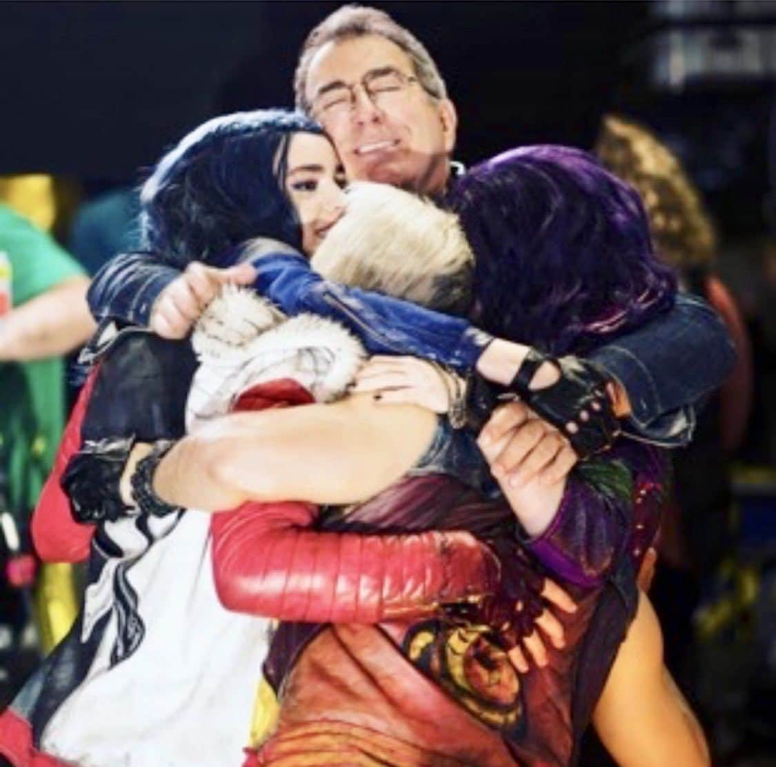 ケニー・オルテガさんのインスタグラム写真 - (ケニー・オルテガInstagram)「No words can define the feelings I carry inside my heart for the magical journey that was @descendants @thecameronboyce @dovecameron @sofiacarson @booboostewart.art @thecameronboycefoundation @disneychannel」4月2日 15時44分 - kennyortegablog