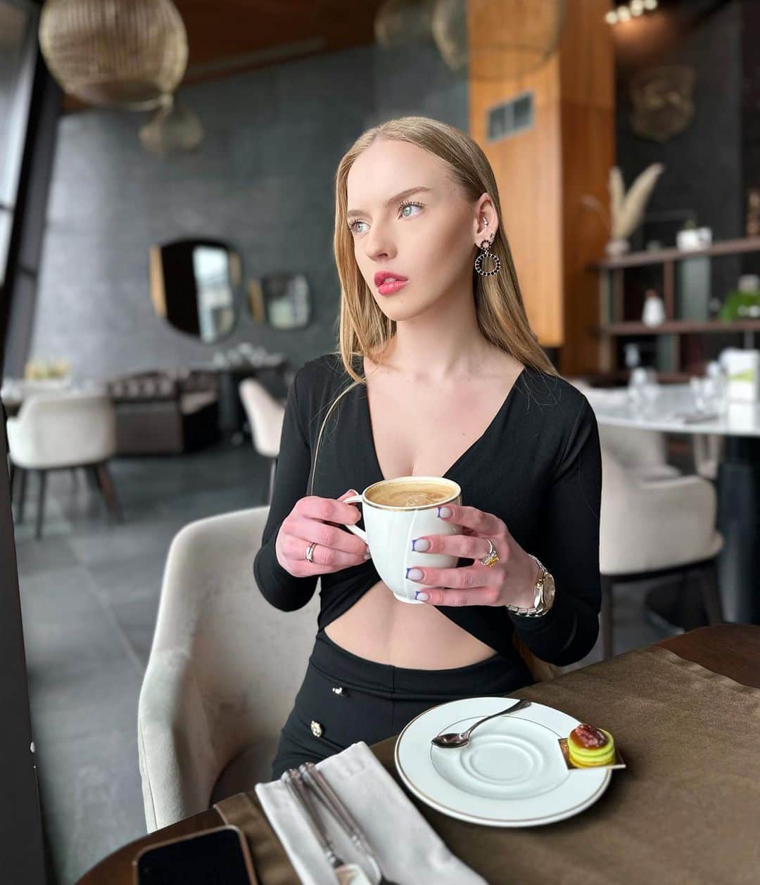 オクサナ・ネベセラヤさんのインスタグラム写真 - (オクサナ・ネベセラヤInstagram)「Such an amazing day with my bestie @ana_kindi 🫦」4月2日 16時08分 - o_neveselaya