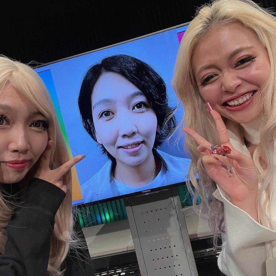 荒川さんのインスタグラム写真 - (荒川Instagram)「エルフも８年目になりました💖💖💖💖💖💖💖💖💖💖💖💖💖💖💖💖 はやーーーーーい💖💖💖💖💖💖💖💖💖💖💖💖😭😭😭😭💖💖💖💖💖💖💖💖💖  そして💖💖💖 東京に来て１年たったわけであります💖💖💖 私はみんながいなきゃ何もできない人間なわけで💖みんなのおかげですありがとうございます💖💖💖💖💖💖💖💖💖💖！  出会ってくれた人、ありがとう、優しくしてくれた人、ありがという、お笑い、ありがとうという様々な、いや色とりどりの気持ちでいっぱいです💖💖💖💖💖💖💖💖💖💖💖💖💖💖💖💖💖💖  今年もなんとかやっていきたいなぁって思ってます💖💖💖💖💖💖💖💖💖💖💖💖💖💖💖  何があっても 這いつくばってこ〜〜💖⁉️⁉️💖💖⁉️💖⁉️💖わら  みなみなさまには 何をどう考えても 今年もご迷惑おかけしまーす💖💖💖💖💖💖💖💖わらわら  さすがに草超えて桜満開ｗｗw w ｗｗｗｗｗｗｗｗｗ🌸🌸🌸🌸🌸  みんなの心の中に 綺麗なアゲ桜咲きますように☺️🌸 ずっと幸せでいて下さいね✨  どんな年になるんでしょう💖💖💖💖💖⭐️✌︎💖💖💖 楽しみ💖」4月2日 16時19分 - khkhkhzk