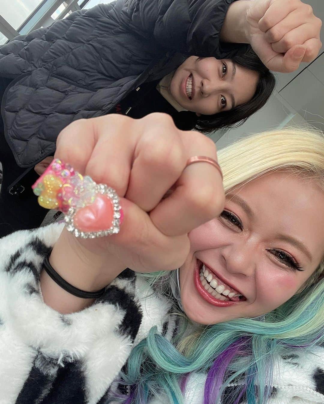 荒川のインスタグラム：「エルフも８年目になりました💖💖💖💖💖💖💖💖💖💖💖💖💖💖💖💖 はやーーーーーい💖💖💖💖💖💖💖💖💖💖💖💖😭😭😭😭💖💖💖💖💖💖💖💖💖  そして💖💖💖 東京に来て１年たったわけであります💖💖💖 私はみんながいなきゃ何もできない人間なわけで💖みんなのおかげですありがとうございます💖💖💖💖💖💖💖💖💖💖！  出会ってくれた人、ありがとう、優しくしてくれた人、ありがという、お笑い、ありがとうという様々な、いや色とりどりの気持ちでいっぱいです💖💖💖💖💖💖💖💖💖💖💖💖💖💖💖💖💖💖  今年もなんとかやっていきたいなぁって思ってます💖💖💖💖💖💖💖💖💖💖💖💖💖💖💖  何があっても 這いつくばってこ〜〜💖⁉️⁉️💖💖⁉️💖⁉️💖わら  みなみなさまには 何をどう考えても 今年もご迷惑おかけしまーす💖💖💖💖💖💖💖💖わらわら  さすがに草超えて桜満開ｗｗw w ｗｗｗｗｗｗｗｗｗ🌸🌸🌸🌸🌸  みんなの心の中に 綺麗なアゲ桜咲きますように☺️🌸 ずっと幸せでいて下さいね✨  どんな年になるんでしょう💖💖💖💖💖⭐️✌︎💖💖💖 楽しみ💖」
