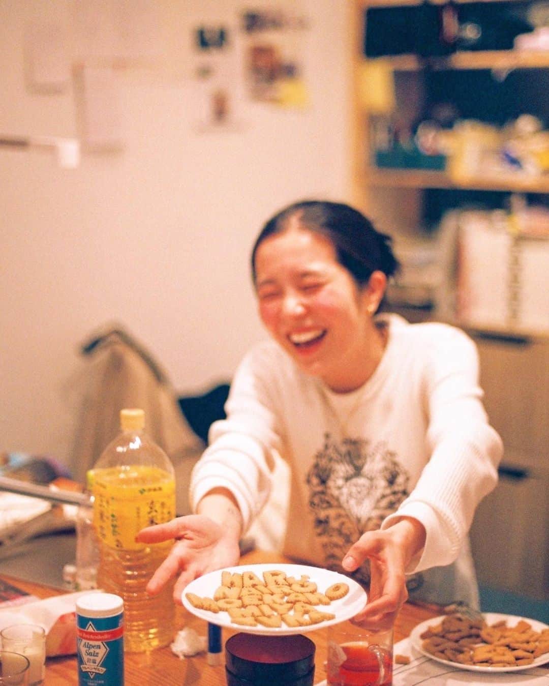 枝優花のインスタグラム：「人生めちゃくちゃ色々あるし絶望も孤独も鬼のように押し寄せて頭こんがらがるけど、それでも自分の手でしあわせになることを諦めずにやっていくぅ！自分で自分をしあわせにしていくぅ！」