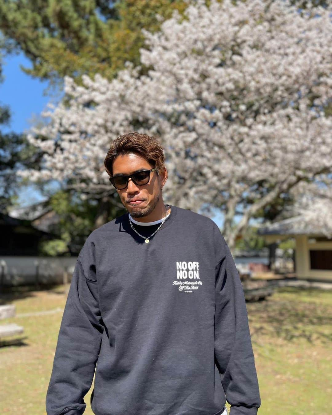 山中亮平のインスタグラム：「桜🌸鹿🦌噛まれる。」