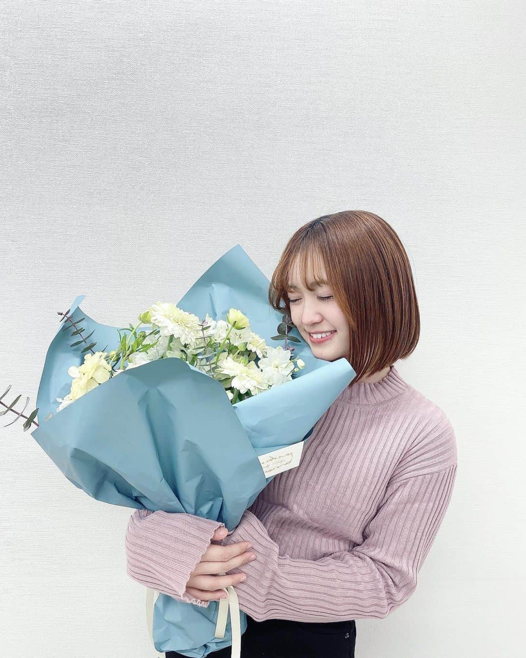 のインスタグラム：「💐 お知らせ 本日午後5:00ー ほんとにほんとにラストのすイエんサーが放送されます｡是非💕  ＿すイエんサーの最終回収録後に頂いたお花です.  最後まで一緒に戦って仲良くしてくれたすイエんサーガールズの皆、困った時には優しく助けてくれたスタッフの皆さん、あの暖かい現場が本当に大好きです!!  最終回まですイエんサーを見届けてくれた皆さんもありがとうございました♡  すイエんサーだいすき~💖」