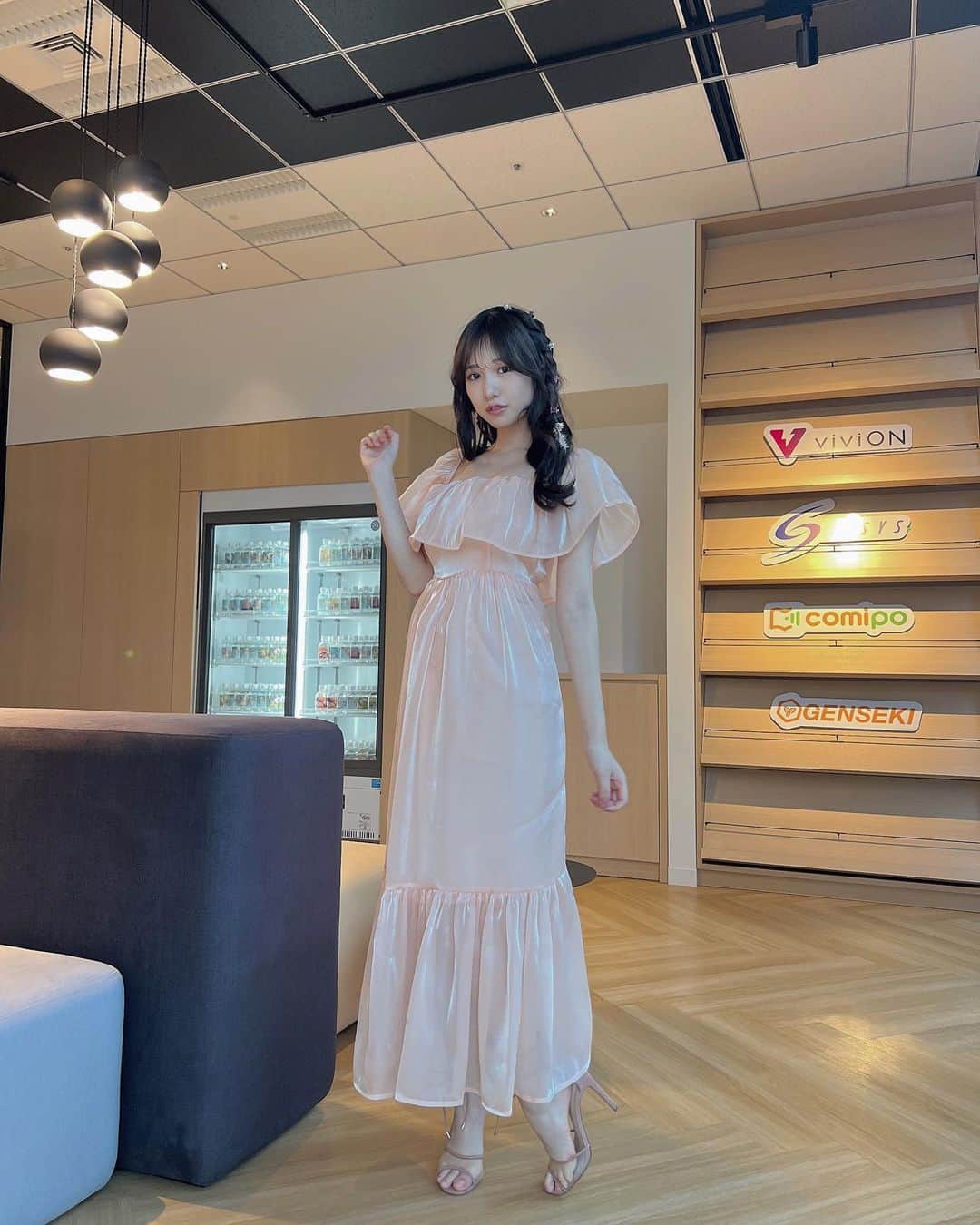 のインスタグラム：「さくら色のワンピース🌸  昨日のイベント衣装、 可愛すぎました☺️🌸  みんなにも可愛いっていっぱい言ってもらったふふふ🌸  #週プレ #ワンピース #春コーデ #🌸 #👗 #dressup #ピンクコーデ #ヘアアレンジ」