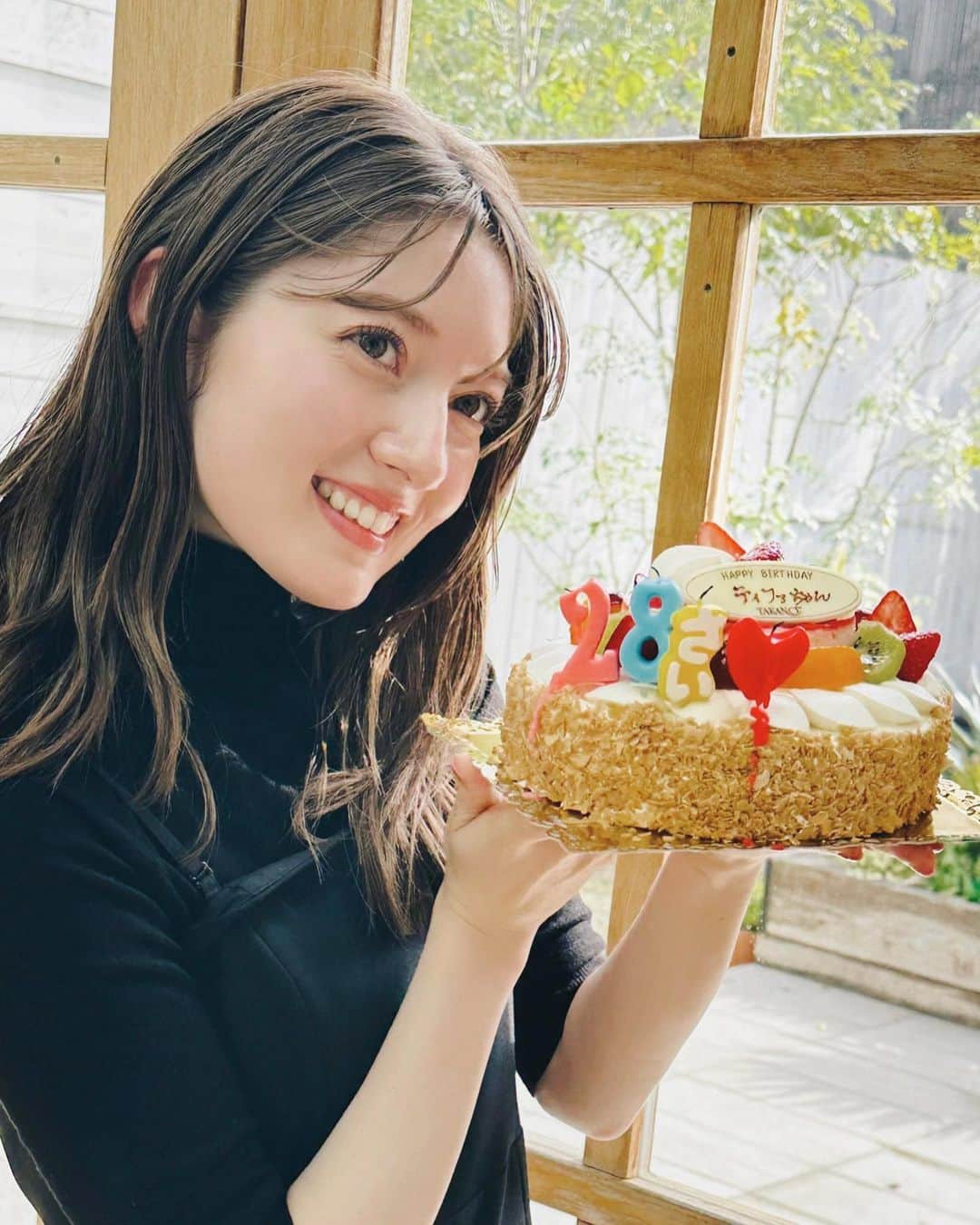 ティファニー春香さんのインスタグラム写真 - (ティファニー春香Instagram)「.  もう4月になってしまいましたが..！ お誕生日祝いをして頂いた時の🎂✨ 嬉しい、、（ ; ; ）♡  撮影後みんなで美味しいケーキを ぺろりと平らげました♪♪  先月は各現場でお祝いいただき 感謝でいっぱいです!!🙇🏻‍♀️🌸  本当にありがとうございます😌🙏🏻  #thankyou #birthdaycake」4月2日 17時15分 - tiffanyharuka