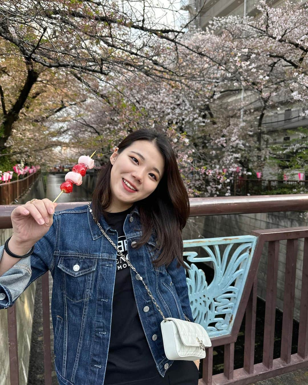 和田静里奈さんのインスタグラム写真 - (和田静里奈Instagram)「目当ては、いちご飴🍓🍬」4月2日 17時23分 - 0323srn