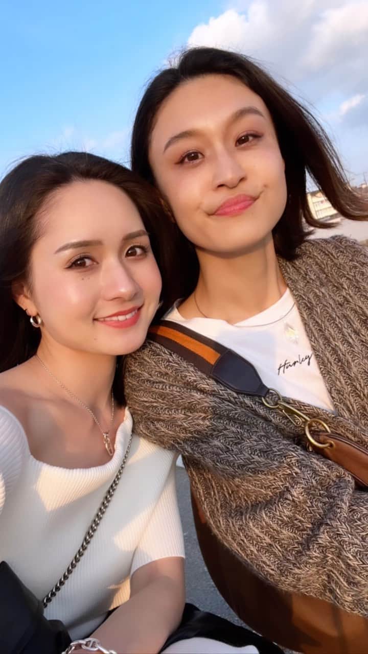 のインスタグラム：「. 鎌倉で育った自分たちにとって1番好きな場所🏝 〜後編〜 . #鎌倉#由比ヶ浜#湘南#海#夕日#夕焼け」
