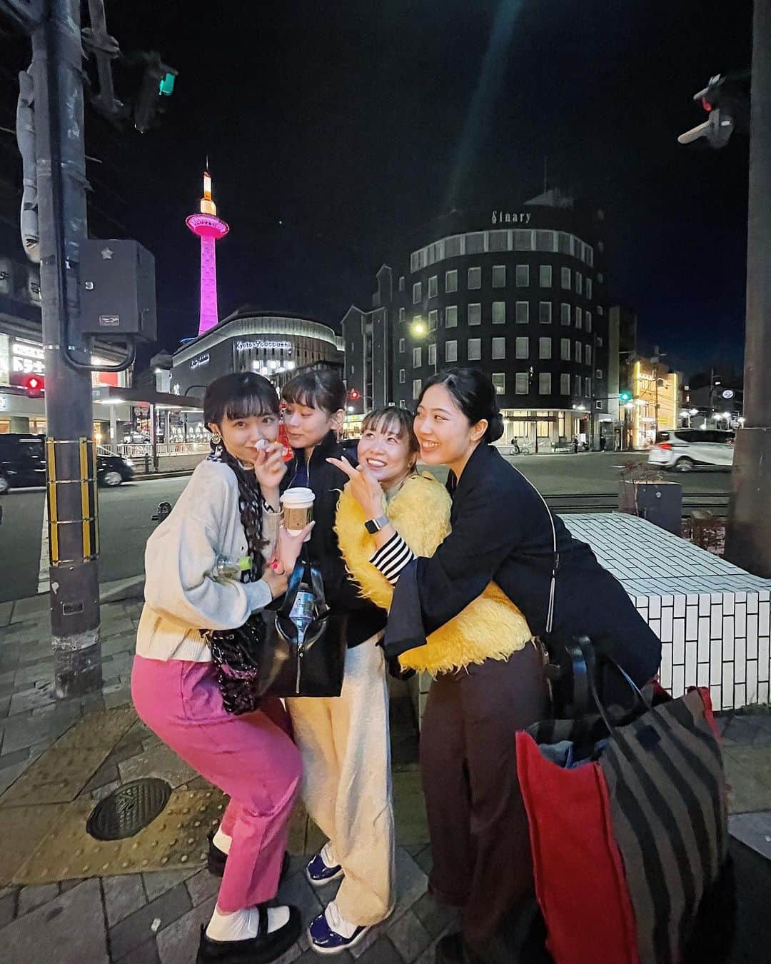 Madoka Yamamotoさんのインスタグラム写真 - (Madoka YamamotoInstagram)「最後の最後に鼻血出た京都の夜🚀ポップコーン食べてるみたいにめちゃくちゃにブラッディーノーズだよん」4月2日 17時32分 - madochosu